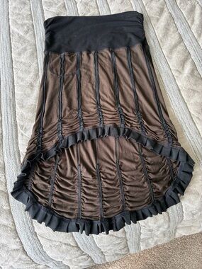 High-Low Ruffled Waistband Skirt in Brown and Black